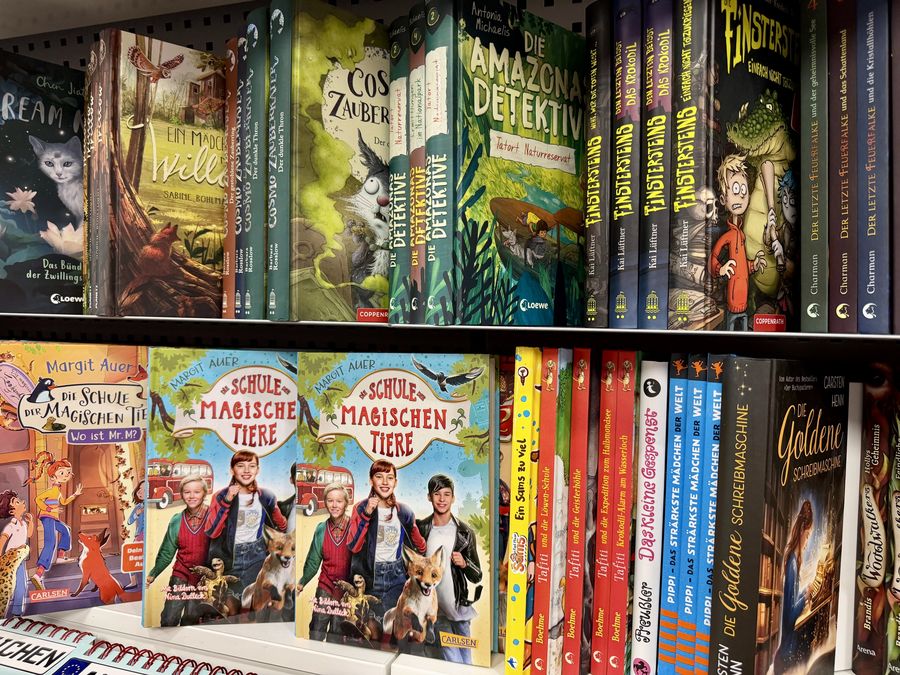 Bücherregal bei KAUFFMANN spielen & schenken